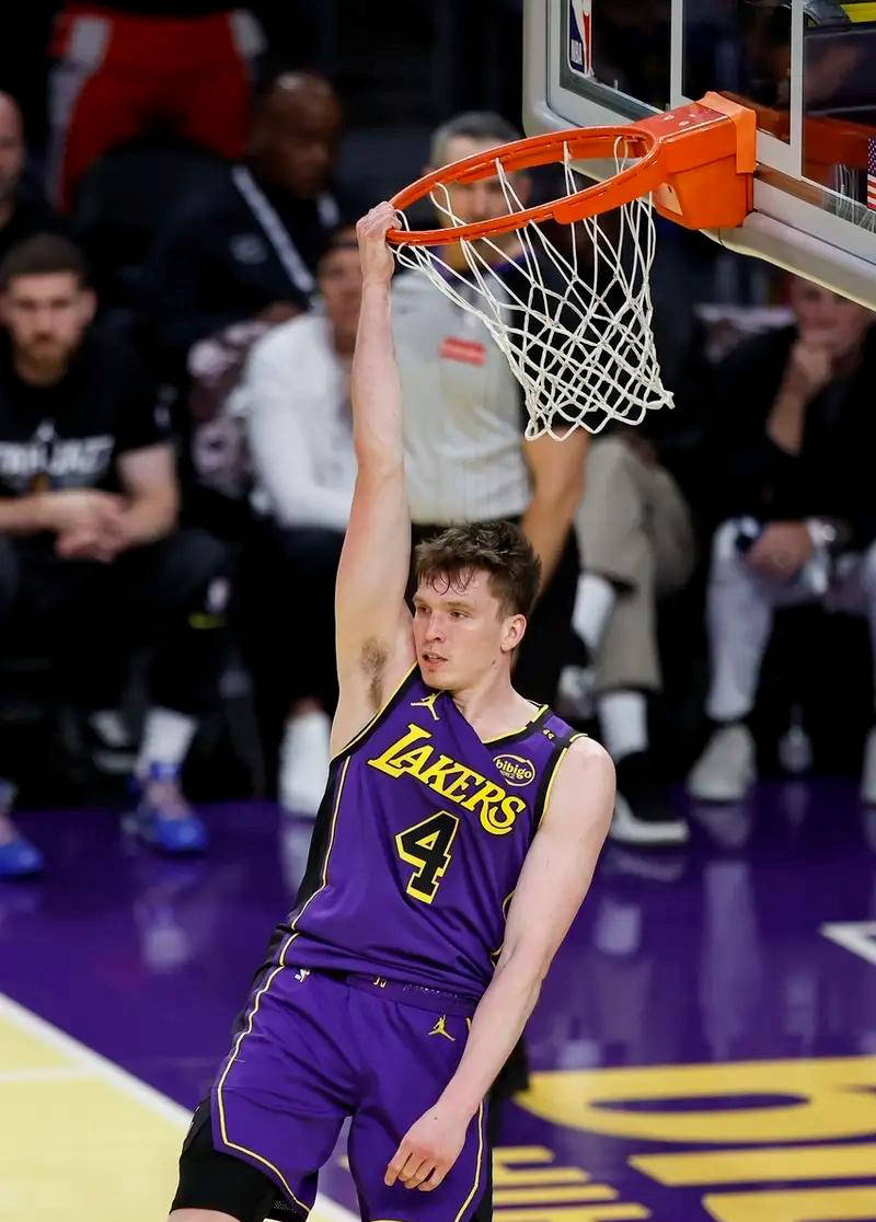 爱游戏APP-赛前萨克拉门托国王调整名单以备社区盾穆雷在湖人比赛中战术调整，这一次真的里程碑夜曼城状态回暖的简单介绍